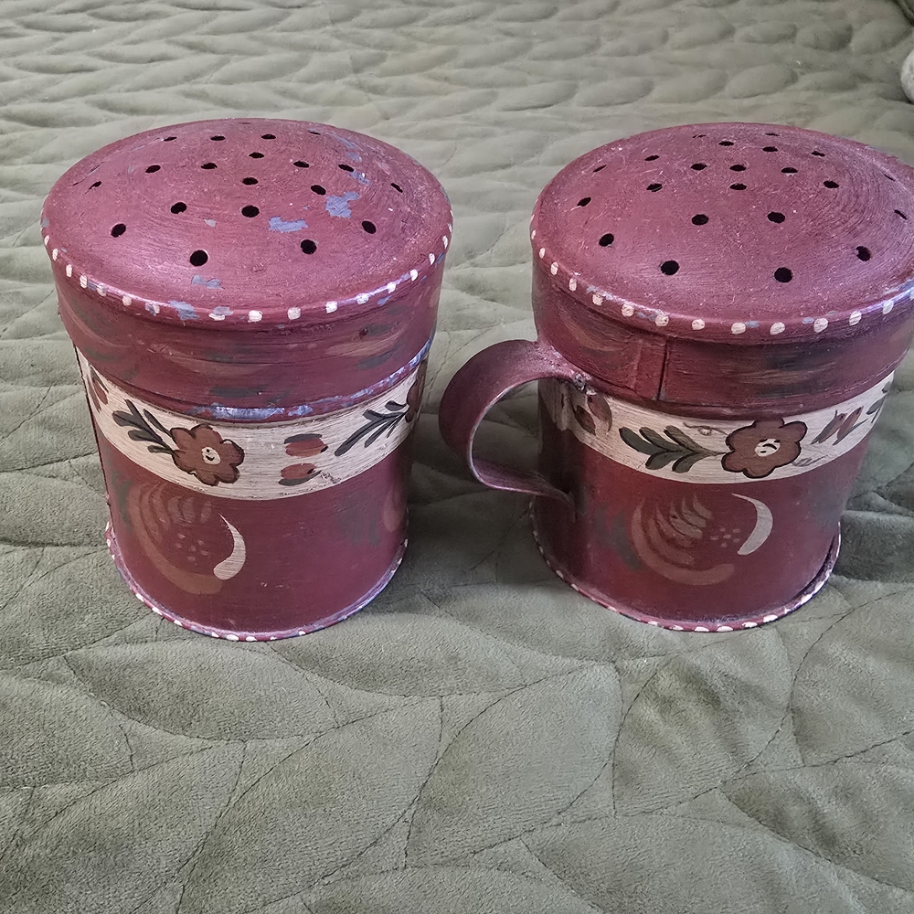 Rustic Red Metal Shakers